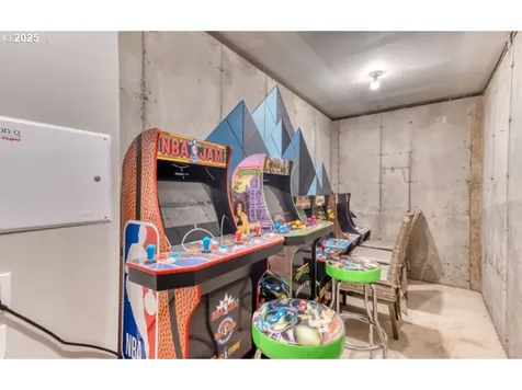 2685 SW Beach Avenue Lincoln City OR 97367