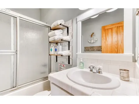 2685 SW Beach Avenue Lincoln City OR 97367