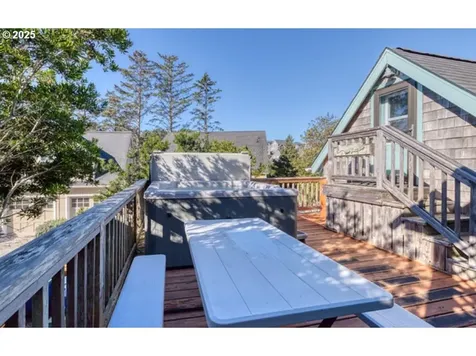 2685 SW Beach Avenue Lincoln City OR 97367