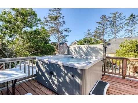 2685 SW Beach Avenue Lincoln City OR 97367