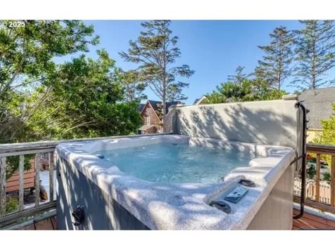 2685 SW Beach Avenue Lincoln City OR 97367