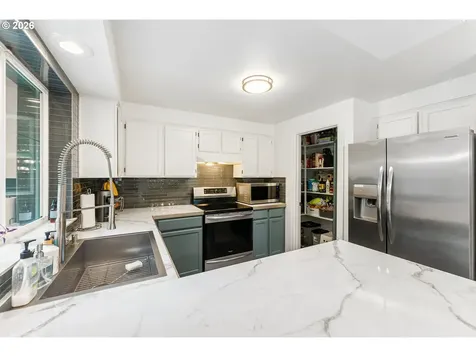 6213 SW 33rd Place Portland OR 97239