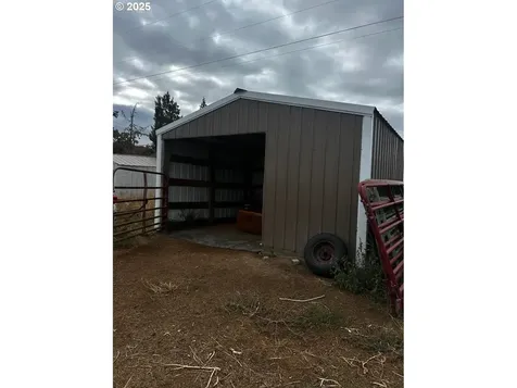 205 SE Terrace Avenue Madras OR 97741