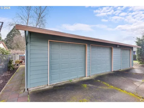 1142 SE 149th Place Portland OR 97233