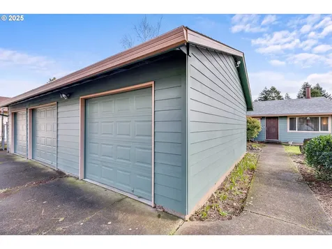 1142 SE 149th Place Portland OR 97233