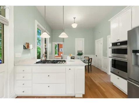 2104 SW Spring Street Portland OR 97201