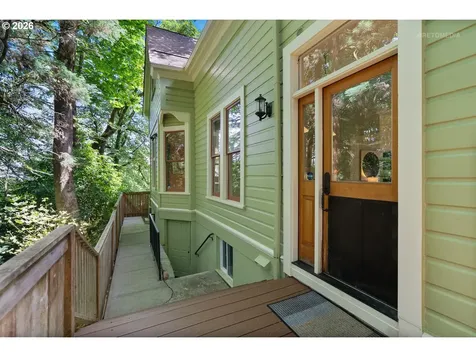 2104 SW Spring Street Portland OR 97201