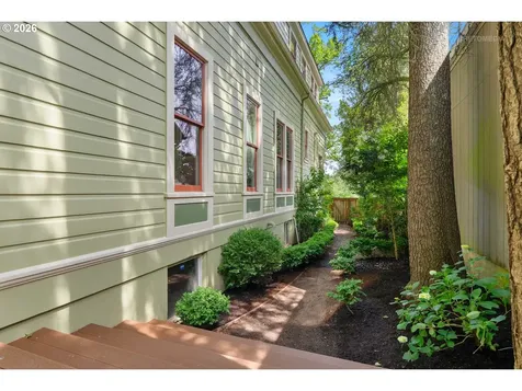 2104 SW Spring Street Portland OR 97201