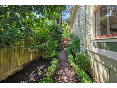 2104 SW Spring Street Portland OR 97201