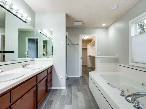 1077 SE Dogwood Lane Gresham OR 97080