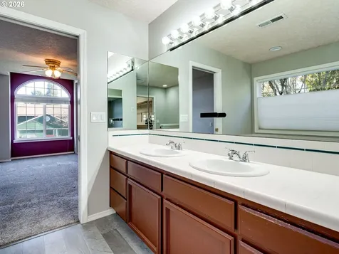 1077 SE Dogwood Lane Gresham OR 97080
