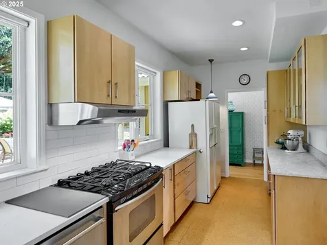 261 Rock Street Silverton OR 97381
