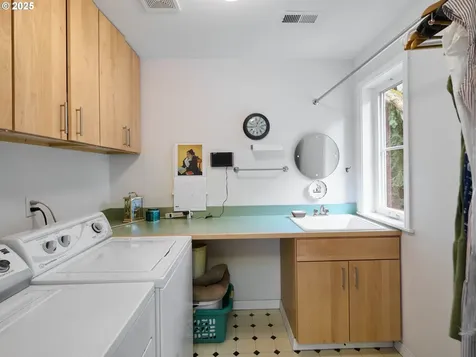 261 Rock Street Silverton OR 97381