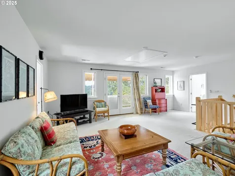 261 Rock Street Silverton OR 97381