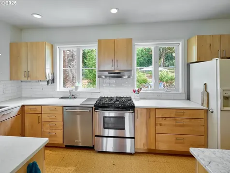261 Rock Street Silverton OR 97381