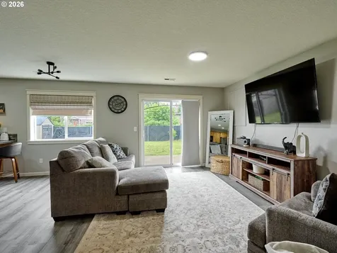 1025 SE Millright Avenue Mcminnville OR 97128