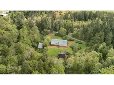 181 Oak Hollow Lane Riddle OR 97469