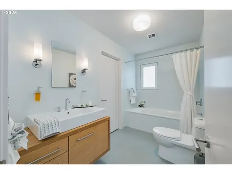 3745 NE Mallory Avenue Portland OR 97212