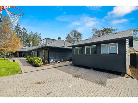 4455 SW Laurelwood Avenue Portland OR 97225
