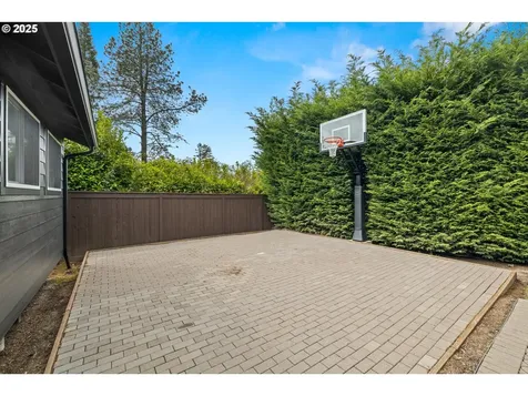 4455 SW Laurelwood Avenue Portland OR 97225
