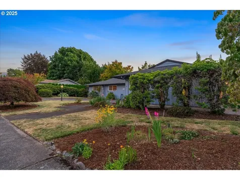 1475 NE Country Club Avenue Gresham OR 97030