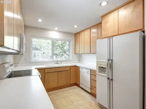 806 NE 71st Avenue Hillsboro OR 97124