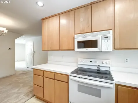 806 NE 71st Avenue Hillsboro OR 97124