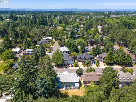 806 NE 71st Avenue Hillsboro OR 97124