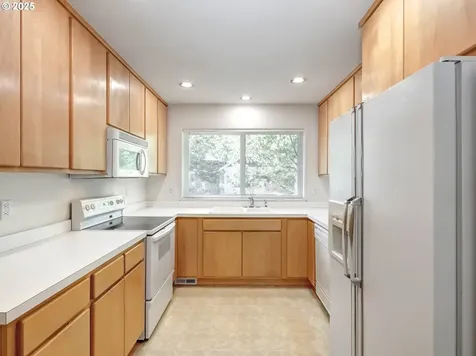 806 NE 71st Avenue Hillsboro OR 97124