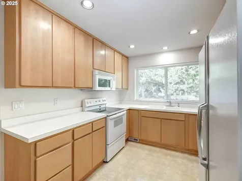 806 NE 71st Avenue Hillsboro OR 97124