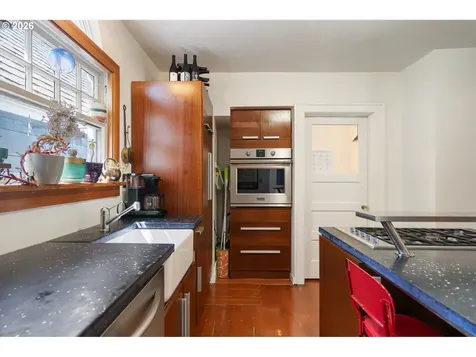 7633 N Albina Avenue Portland OR 97217