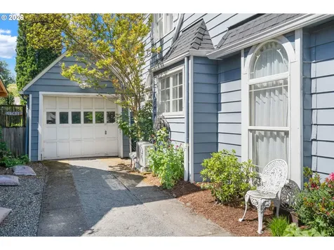 7633 N Albina Avenue Portland OR 97217