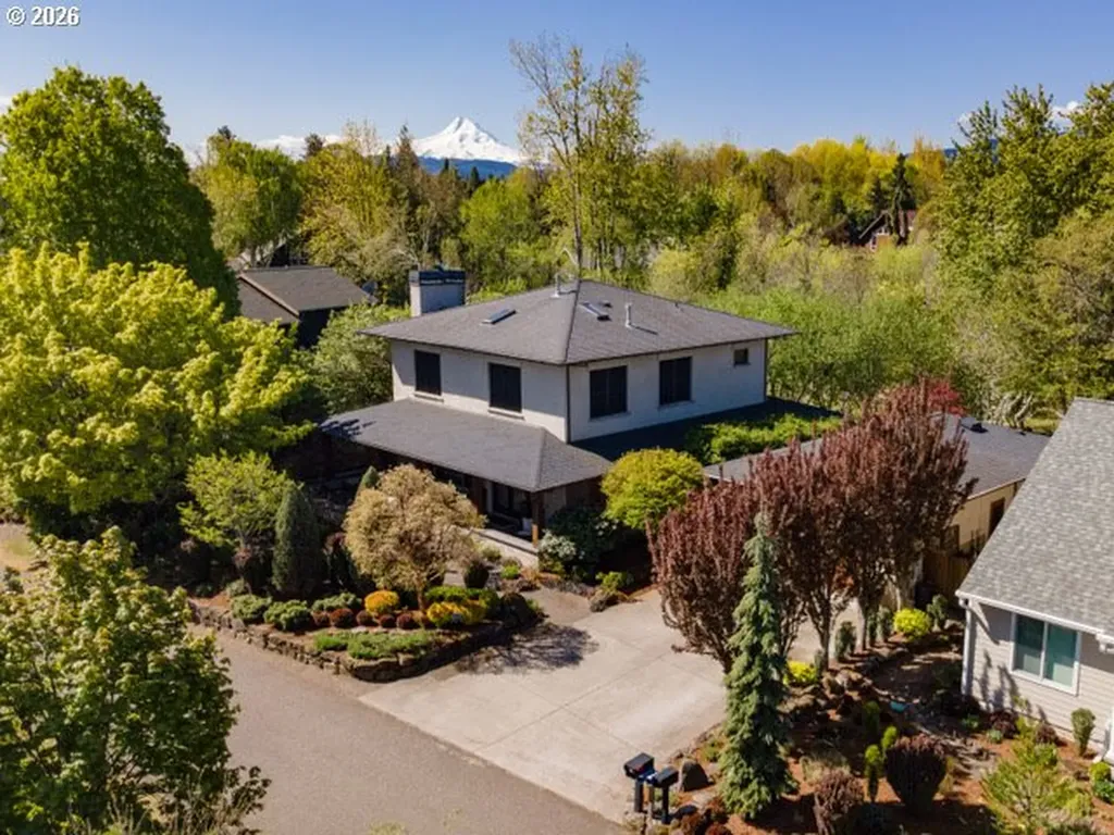 570 Toms Drive Hood River OR 97031