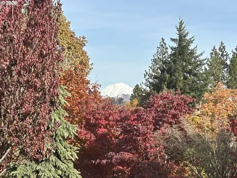570 Toms Drive Hood River OR 97031