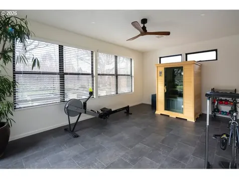 570 Toms Drive Hood River OR 97031