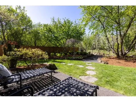 570 Toms Drive Hood River OR 97031