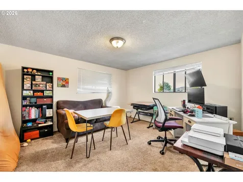 1390 R Street Springfield OR 97477