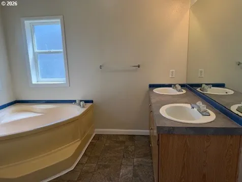 157 Creekside Court Roseburg OR 97471