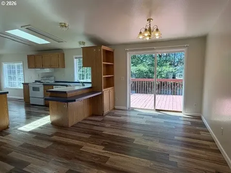 157 Creekside Court Roseburg OR 97471