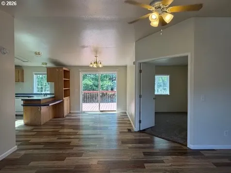 157 Creekside Court Roseburg OR 97471