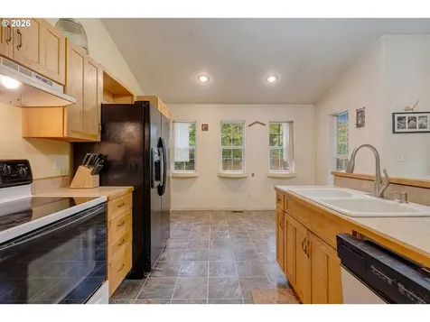 2785 NE Starr Creek Road Yachats OR 97498
