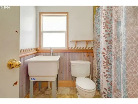 2785 NE Starr Creek Road Yachats OR 97498