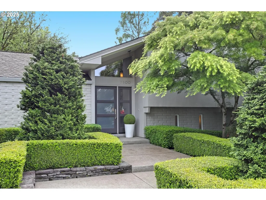 7100 SW Willowmere Drive Portland OR 97225