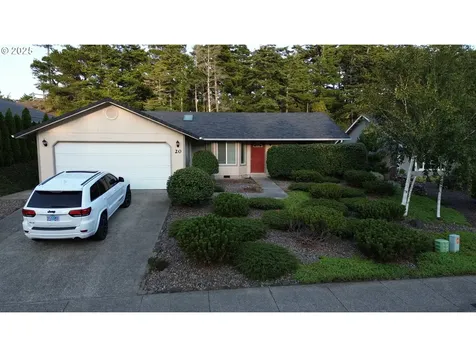 20 Park Village Drive Florence OR 97439