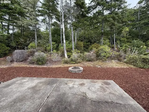 20 Park Village Drive Florence OR 97439