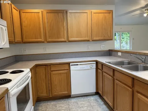 20 Park Village Drive Florence OR 97439