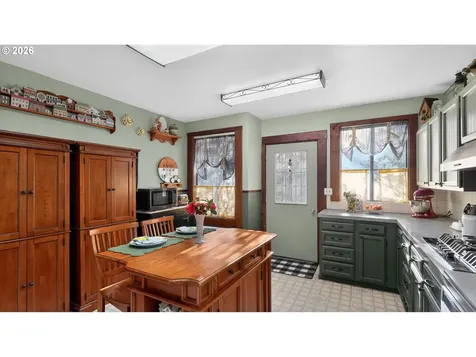1151 SE Jackson Street Roseburg OR 97470