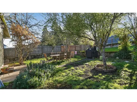 1151 SE Jackson Street Roseburg OR 97470