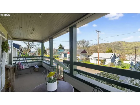 1151 SE Jackson Street Roseburg OR 97470