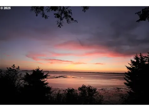 1065 Fenwick Street Coos Bay OR 97420